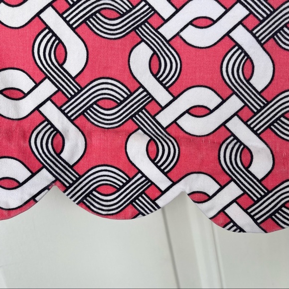 •Crown & Ivy• Patterned Scalloped Hem Shorts -Size 4 - Picture 5 of 10